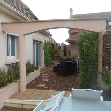 Cosy House With Private Pool In Folleville