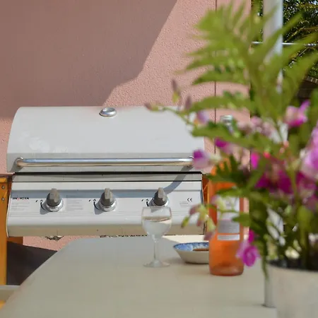 Folleville Near Asterix Park *