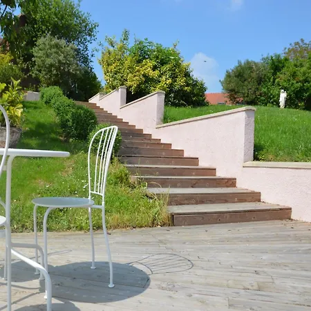 Folleville Near Asterix Park